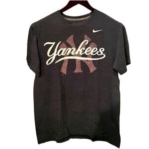 Nike NY Yankees Navy T-shirt Mens Size Medium